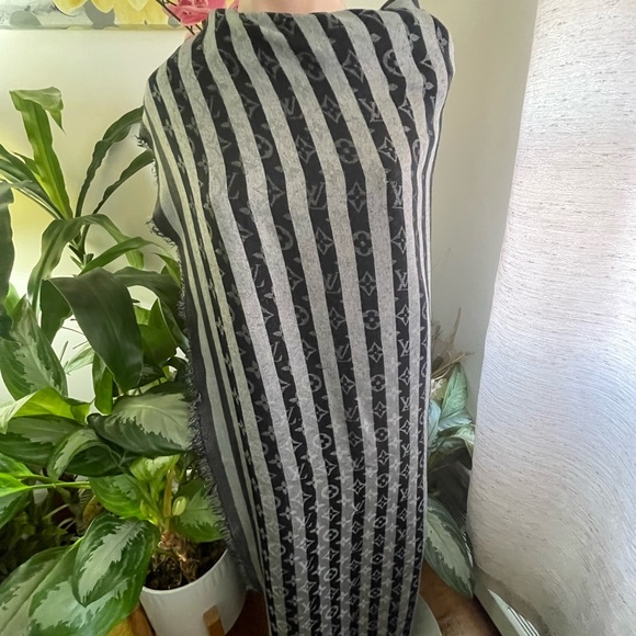 Louis Vuitton Monogram Striped Wrap/Shawl Scarf. - Picture 8 of 15